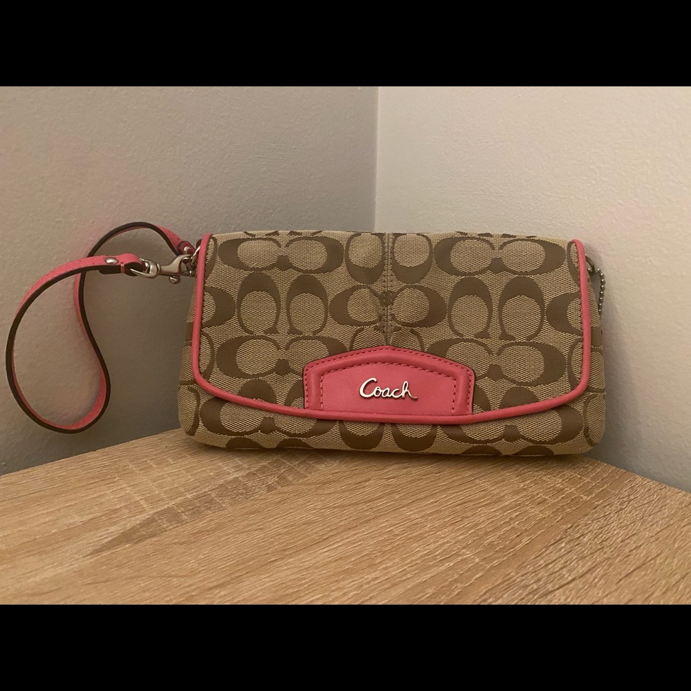 Auth. Coach Signature wristlet - Salmon Pink